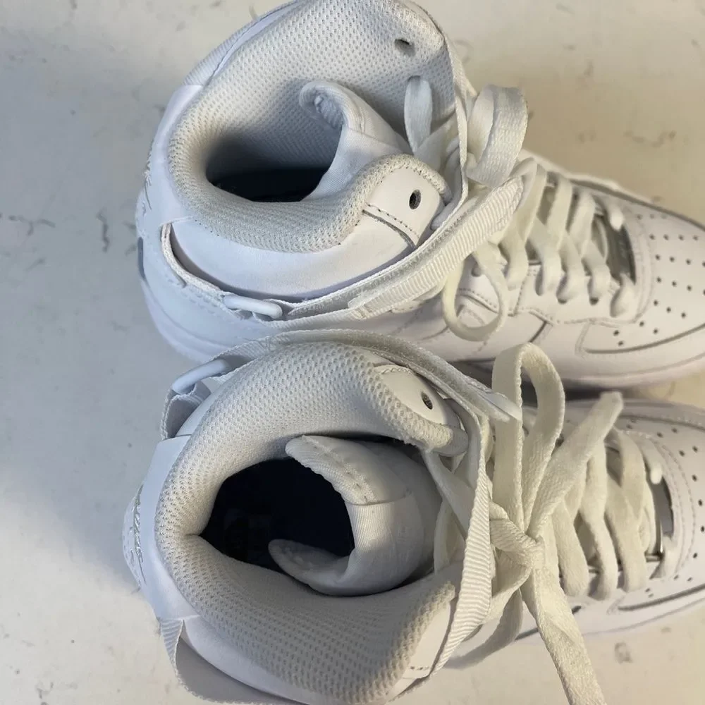 Nike Air Force 1 High LE Triple White GS Sneakers Size 6.5 Y DH2943-111 BIG KIDS
